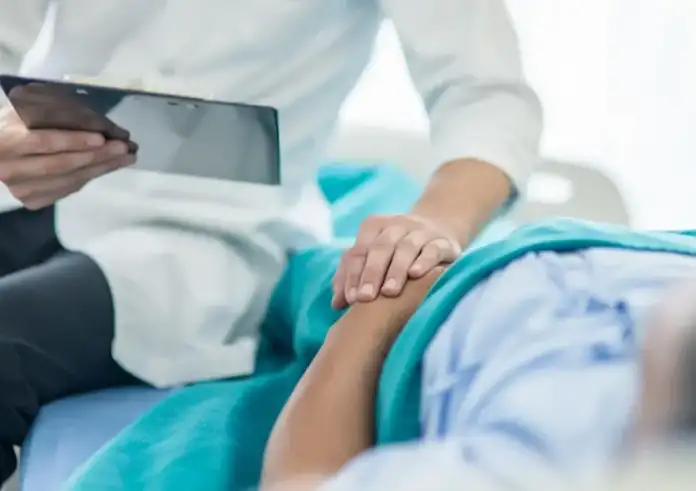 Αμβλώσεις στην Ελλάδα: Τι ισχύει, η πρόταση Καρυστιανού που άναψε φωτιές και το πολιτικό «πογκρόμ» αντιδράσεων