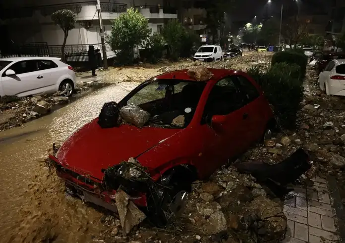 Γιατί η Άνω Γλυφάδα «πνίγηκε» στις λάσπες; Η εξήγηση Λέκκα για τις «κληρονομημένες αμαρτίες»