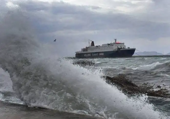 Απαγορευτικό απόπλου: Δεμένα τα πλοία σε Πειραιά, Ραφήνα και Λαύριο – Πού υπάρχουν προβλήματα