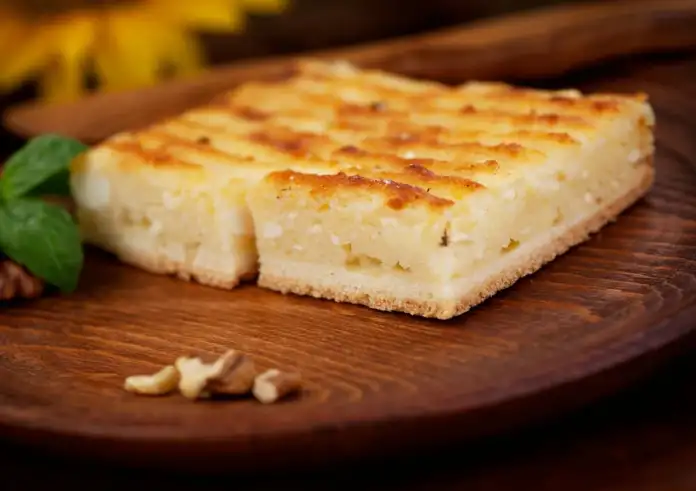 Η πιο εύκολη τυρόπιτα της στιγμής: Χωρίς φύλλο, έτοιμη σε 5 λεπτά για το τραπέζι του Σαββάτου