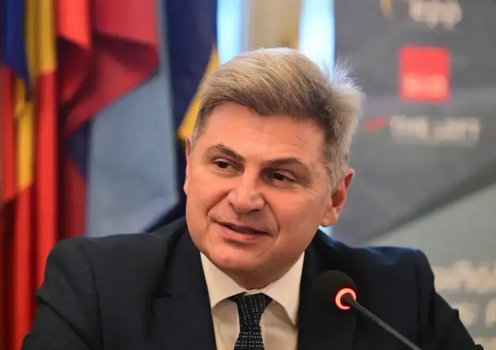 Διεγράφη ο Φαραντούρης από τον ΣΥΡΙΖΑ – Η «αλλεργία» για την Καρυστιανού και η άρνηση παράδοσης της έδρας