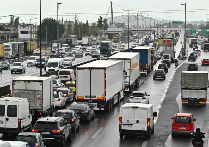 Flyover και στον Κηφισό; Το σχέδιο μαμούθ για να τελειώσει το μαρτύριο των οδηγών και η αποκέντρωση των επιχειρήσεων