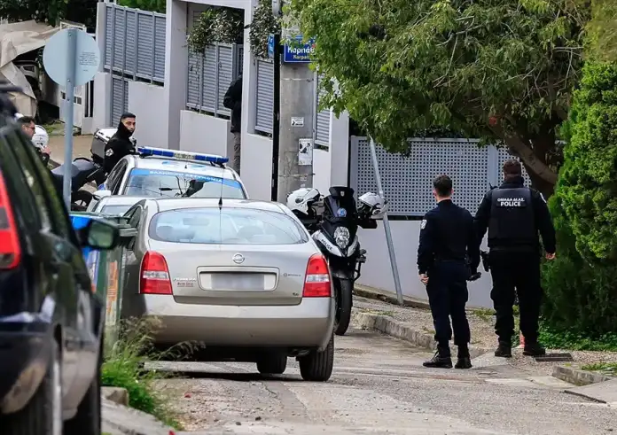 Γλυφάδα: Μετά τη μητέρα το 2014, έσφαξε και τον πατέρα του: «Μη με σκοτώνεις άλλο»