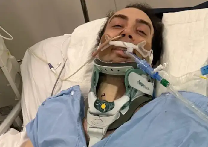 Δράμα για 28χρονο Έλληνα στην Αυστραλία: Από τις διακοπές στη ΜΕΘ με κίνδυνο τετραπληγίας – Το ατύχημα στην παραλία Cottesloe