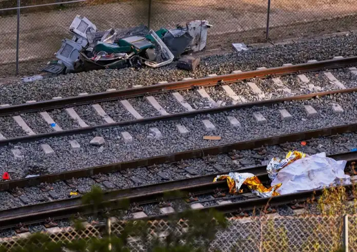 Τραγωδία στην Ισπανία: Εξάχρονο κοριτσάκι περιπλανιόταν μόνο στα συντρίμμια του τρένου – Ξεκληρίστηκε όλη η οικογένειά του