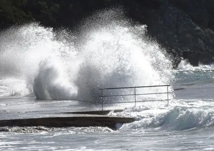 Συναγερμός από την ΕΜΥ: Έρχονται θύελλες 10 μποφόρ την Τρίτη – Ριπές ανέμου έως 120 χλμ/ώρα και χιόνια στην Αττική