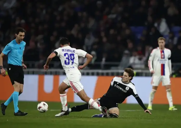 Λιόν – ΠΑΟΚ 4-2: Λύγισε στο τέλος με 10 παίκτες και την καρδιά στη Ρουμανία