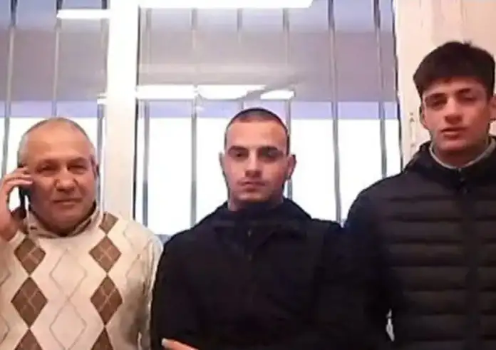 Ήρωες στη Νέα Μάκρη: Τρεις μαθητές μπήκαν στις φλόγες και έσωσαν ηλικιωμένους