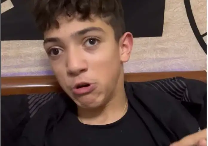 Ρουμανία: Το συγκλονιστικό μήνυμα του μικρού Γιάννη – «Όσο ανασαίνει η κερκίδα, θα είστε εδώ»