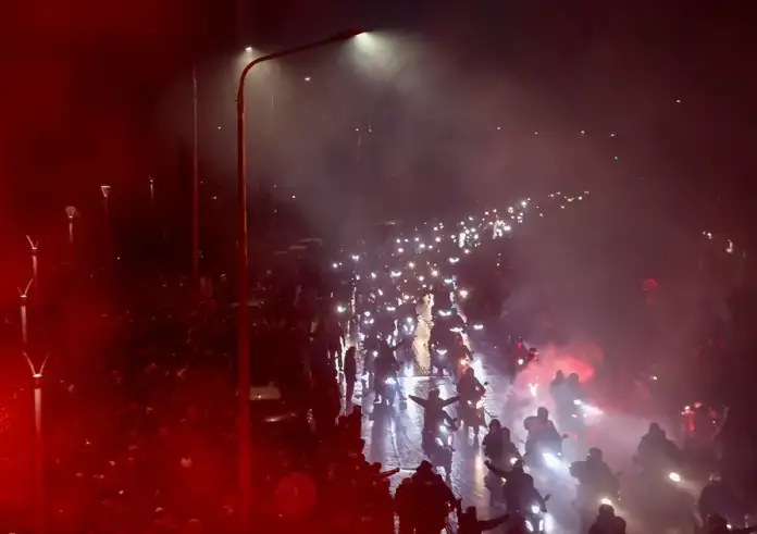 ΠΑΟΚ: Ανατριχιαστικές στιγμές στη Θεσσαλονίκη. Με μηχανοκίνητη πορεία οι 7 σοροί στην Τούμπα