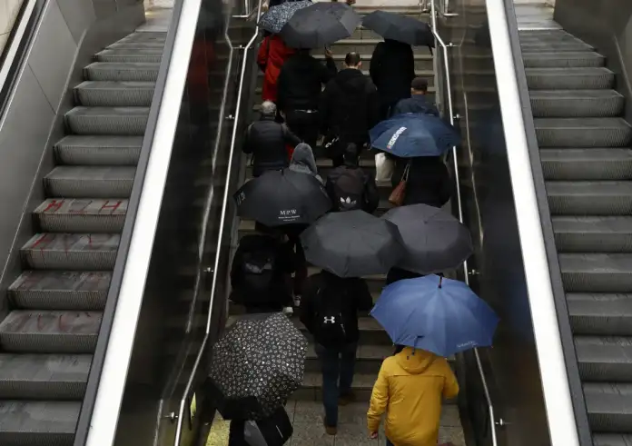 Καιρός σήμερα: «Μαλακώνει» η κακοκαιρία αλλά σαρώνουν 10 μποφόρ το Αιγαίο – Πού θα «χτυπήσουν» καταιγίδες