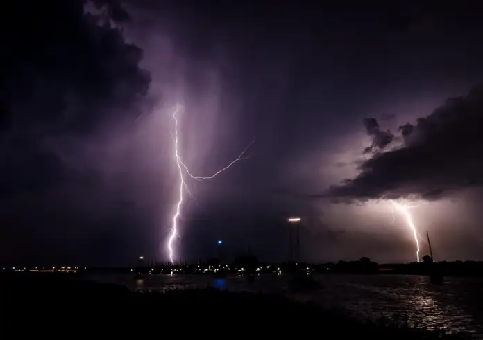 Αλλαγή σκηνικού: Καταιγίδες, πτώση θερμοκρασίας και χιόνια από σήμερα – Η πρόγνωση για το Σαββατοκύριακο