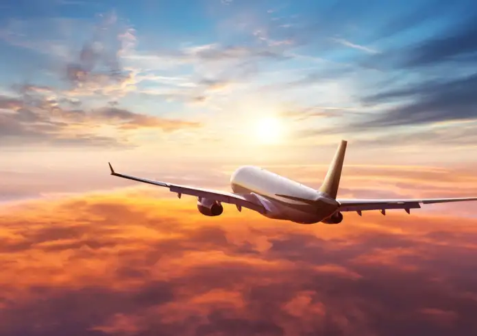 Πέθανε στον ώμο της μητέρας της κατά τη διάρκεια πτήσης – Σοκάρει η αιτία