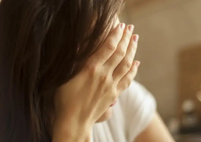 «Social Battery»: Γιατί νιώθεις εξαντλημένος μετά από μια βόλτα ενώ πέρασες καλά;