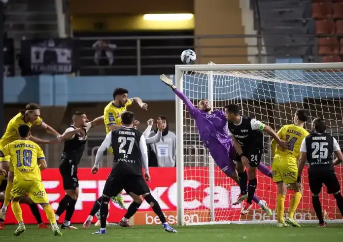 Super League: Σέντρα με «σφιγμένη καρδιά» – Το πρόγραμμα και οι τηλεοπτικές μεταδόσεις