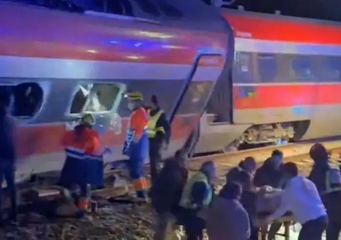Εφιάλτης δίχως τέλος στην Ισπανία: Στους 39 οι νεκροί από τη σύγκρουση τρένων – «Βγάζουμε πτώματα για να βρούμε επιζώντες»