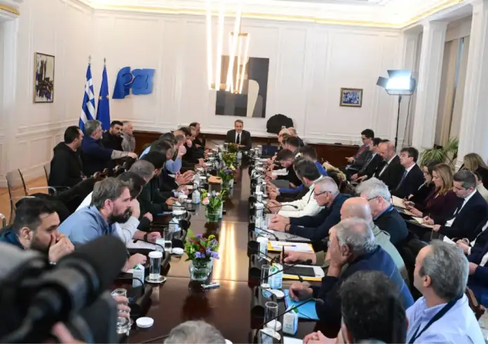 «Όχι» Μητσοτάκη σε νέα μέτρα, «ραντεβού στα μπλόκα» απαντούν οι αγρότες – Ανοιχτό το ενδεχόμενο για κάθοδο με τρακτέρ στην Αθήνα