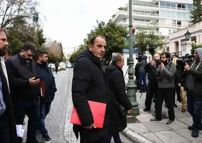 Κρίσιμη ώρα στο Μαξίμου: Στο «τραπέζι» με τον Μητσοτάκη οι «σκληροί» των μπλόκων – Το «όχι» του Πρωθυπουργού για νέα μέτρα