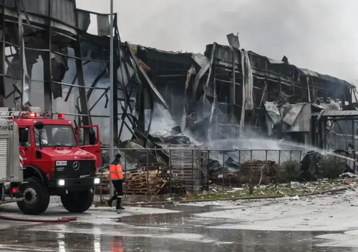 Τραγωδία στη Βιολάντα: Στάχτη το εργοστάσιο – Συγκλονιστικές εικόνες από drone και θρήνος για τις 4 νεκρές γυναίκες