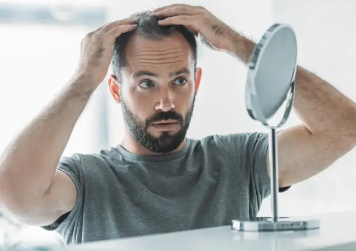 Ανατροπή στην τριχόπτωση: Τα μαλλιά δεν μεγαλώνουν όπως νομίζαμε – Η ανακάλυψη που αλλάζει τα πάντα