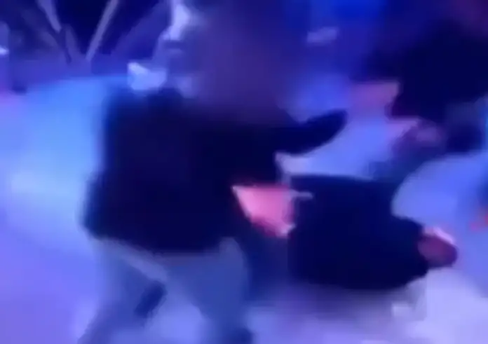 Σοκ στην Πάτρα: Το βίντεο της άγριας δολοφονίας του 30χρονου – Τον χτυπούν ανελέητα με σκαμπό στο κεφάλι