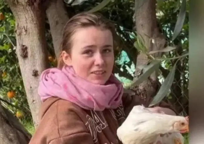 Θρίλερ στου Ζωγράφου με τη 16χρονη Λόρα: «I speak English» – Η απάντηση-γρίφος στους μαθητές που την αναγνώρισαν