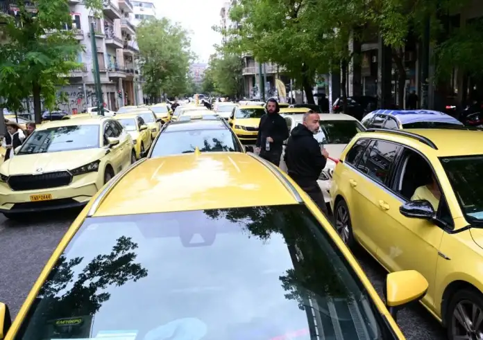 Αθήνα χωρίς Ταξί: Ξεκίνησε η τριήμερη απεργία – Πότε τελειώνει και ποιοι δρόμοι θα κλείσουν