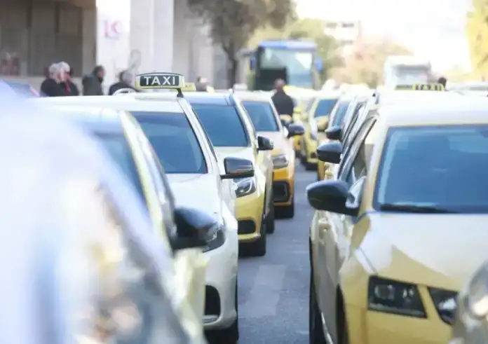 Χωρίς ταξί η Αθήνα για 48 ώρες: Πώς θα κινηθείτε σήμερα και αύριο – Οι 3 αλλαγές που φέρνουν «πόλεμο»