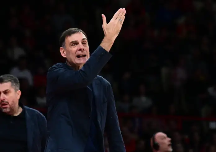 Χαμός στο Ντουμπάι: Ο Μπαρτζώκας ανέβηκε στην εξέδρα μετά την ήττα – Τι συνέβη με οπαδό