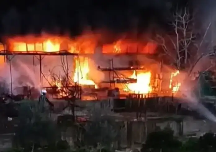 Τραγωδία στη Χαλκίδα: Πέθανε η μία από τις δύο αδελφές που εγκλωβίστηκαν στη φωτιά στη βιοτεχνία κεριών