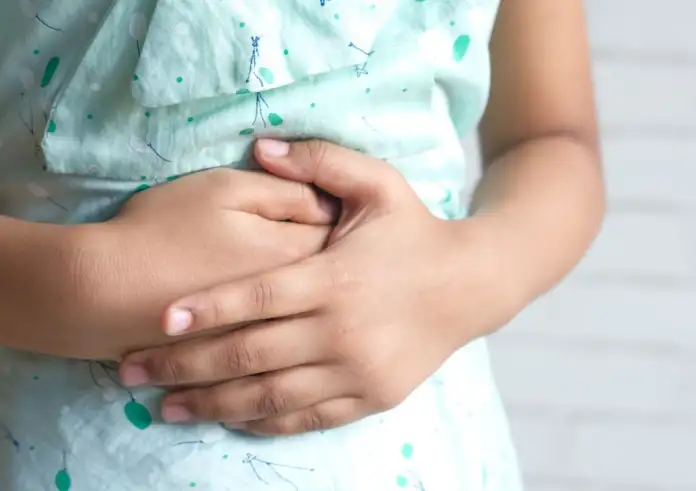 Γαστρεντερίτιδα στα παιδιά: Τι επιτρέπεται να φάνε και ο «χρυσός κανόνας» του νερού