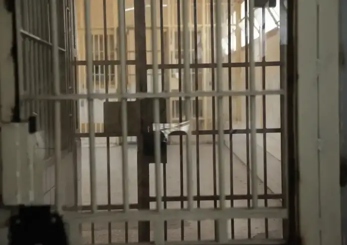 Δολοφονία στον Δομόκο: Συγκλονίζει η μητέρα του βαρυποινίτη – Καταγγελίες για διαφθορά και «στημένο καρτέρι»