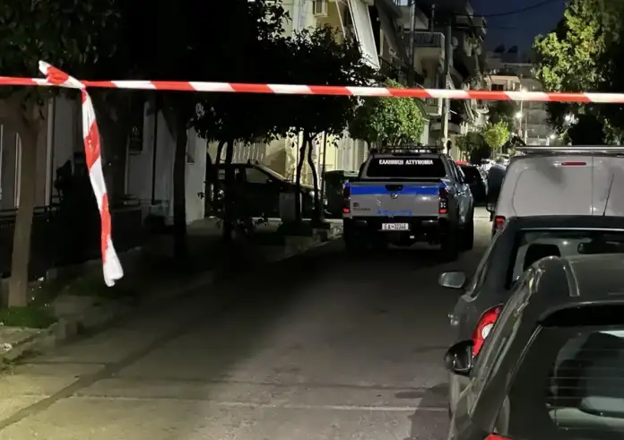 Έκρηξη από χειροβομβίδα στον Κορυδαλλό: Ζημιές σε οικίες και έξι οχήματα τα ξημερώματα