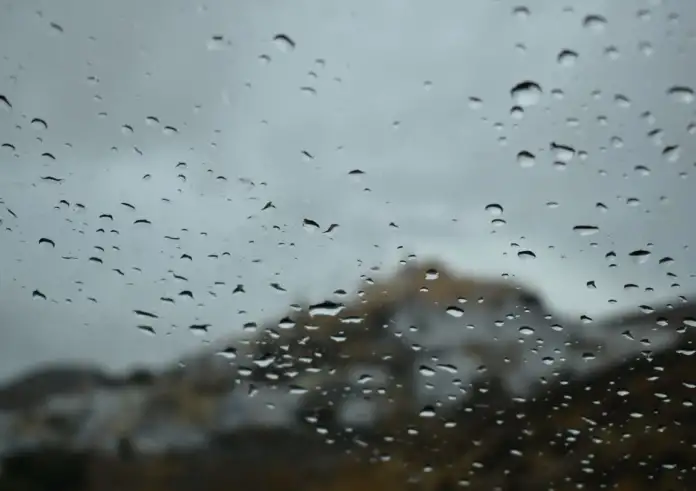 Πορτοκαλί συναγερμός από την ΕΜΥ: Διπλό κύμα κακοκαιρίας «χτυπά» τη χώρα – Πού θα είναι έντονα τα φαινόμενα