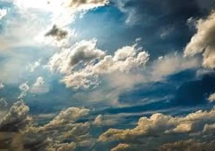 «Άνοιξη» στην καρδιά του χειμώνα: Θερμοκρασίες έως 22 βαθμούς και αφρικανική σκόνη