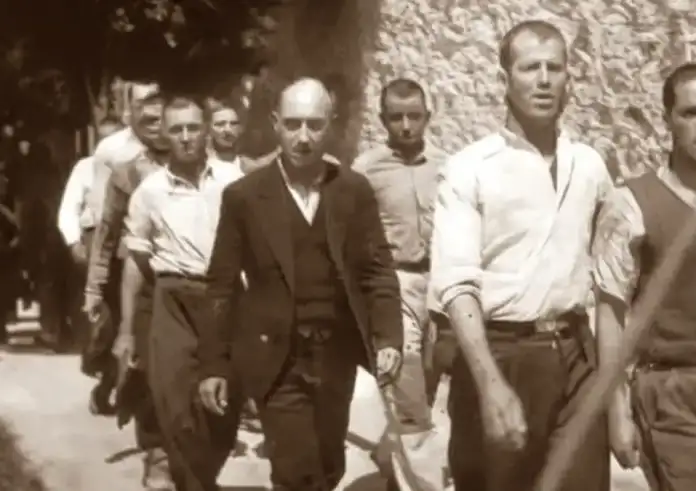 Καισαριανή: Το συγκλονιστικό αφιέρωμα του Guardian και η ιστορική συμφωνία για τις φωτογραφίες