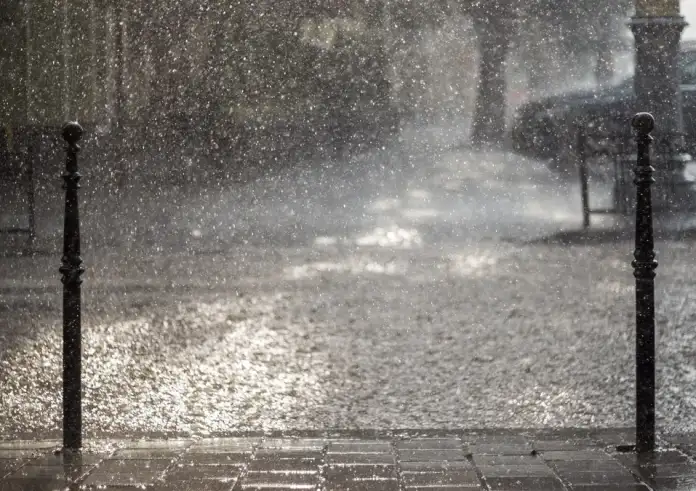 Πορτοκαλί συναγερμός από την ΕΜΥ: Επικίνδυνα φαινόμενα με 10 μποφόρ και καταιγίδες – Ποιες περιοχές κινδυνεύουν