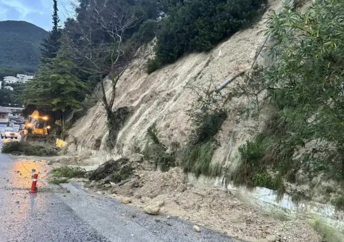 Συναγερμός για την κακοκαιρία: Βιβλικές καταστροφές σε Ήπειρο και Πελοπόννησο – Νέα προειδοποίηση ΕΜΥ