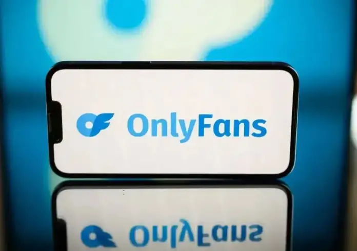 Σοκ στη Γαλλία: «Managers» του OnlyFans στρατολογούν γυναίκες και ανήλικα κορίτσια μέσω social media