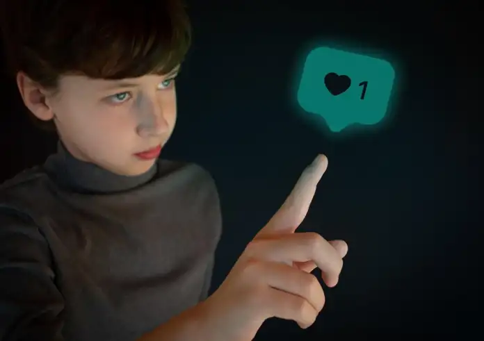 Reuters: «Μπλόκο» στα social media για τους κάτω των 15 στην Ελλάδα – Η κυβέρνηση ετοιμάζει την ανακοίνωση