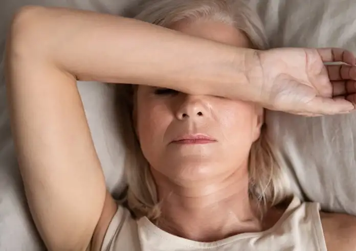 Πότε «τελειώνει» η εμμηνόπαυση; Όσα πρέπει να γνωρίζεις για τη νέα φάση της υγείας σου