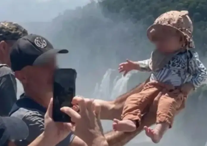 Σάλος στην Αργεντινή: Το «επικίνδυνο» στιγμιότυπο ενός τουρίστα στον «Λαιμό του Διαβόλου»