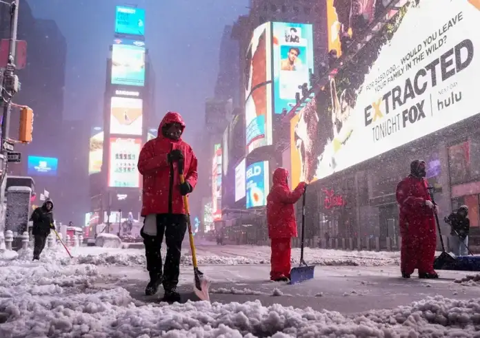 Χιονοθύελλα «τέρας» στις ΗΠΑ: Νέα Υόρκη και Βοστώνη παραλύουν κάτω από το χιόνι