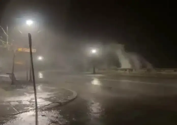 Κακοκαιρία: Ανεμοστρόβιλος «σήκωσε» στέγες στην Κέρκυρα – Βυθισμένα στο σκοτάδι ολόκληρα χωριά