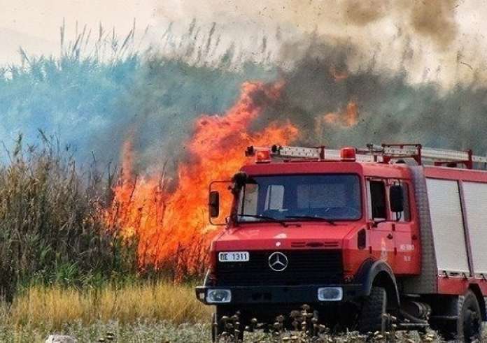 Ρόδος: Φωτιά κοντά σε κατοικημένη περιοχή στην Κρεμαστή