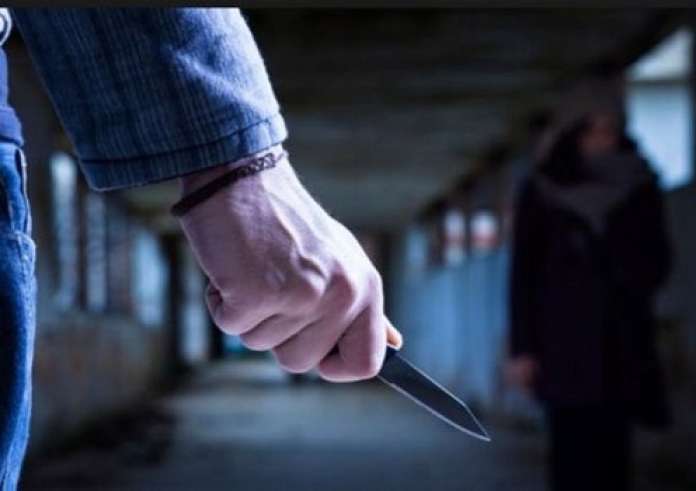 Σοκ στα Μέγαρα: Σε κατάσταση αμόκ μαχαίρωσε μητέρα, αδερφή και θείο