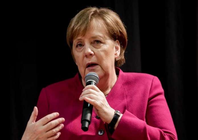 Χατζηδάκης, Τσίπρας και Βενιζέλος στο «κλειστό» δείπνο της Μέρκελ