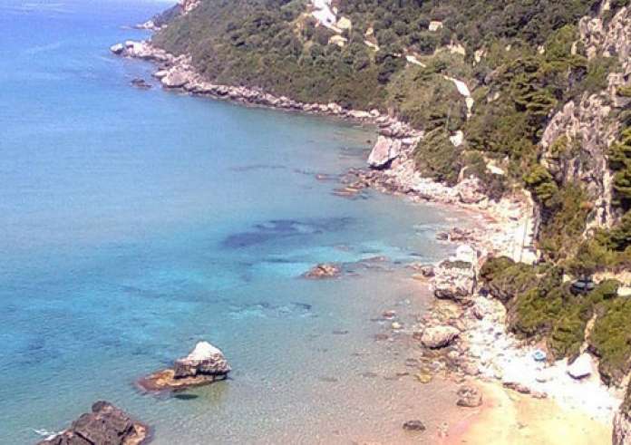 Μυρτιώτισσα: Η παραλία γυμνιστών που είναι γεμάτη με τουρίστες και μετά το καλοκαίρι