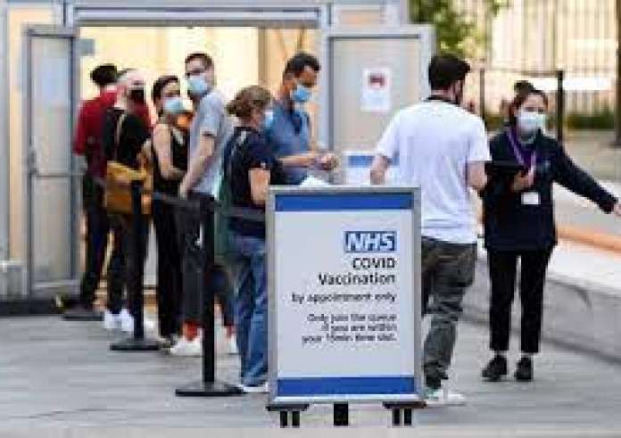 Δεκάδες χιλιάδες γιατροί απεργούν στα βρετανικά νοσοκομεία