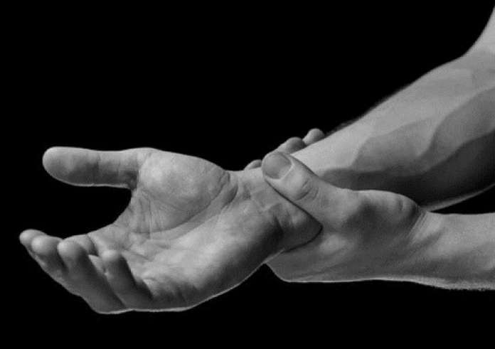 Τι είναι η Ψωριασική Αρθρίτιδα; Ποιους προσβάλει και τι προκαλεί;